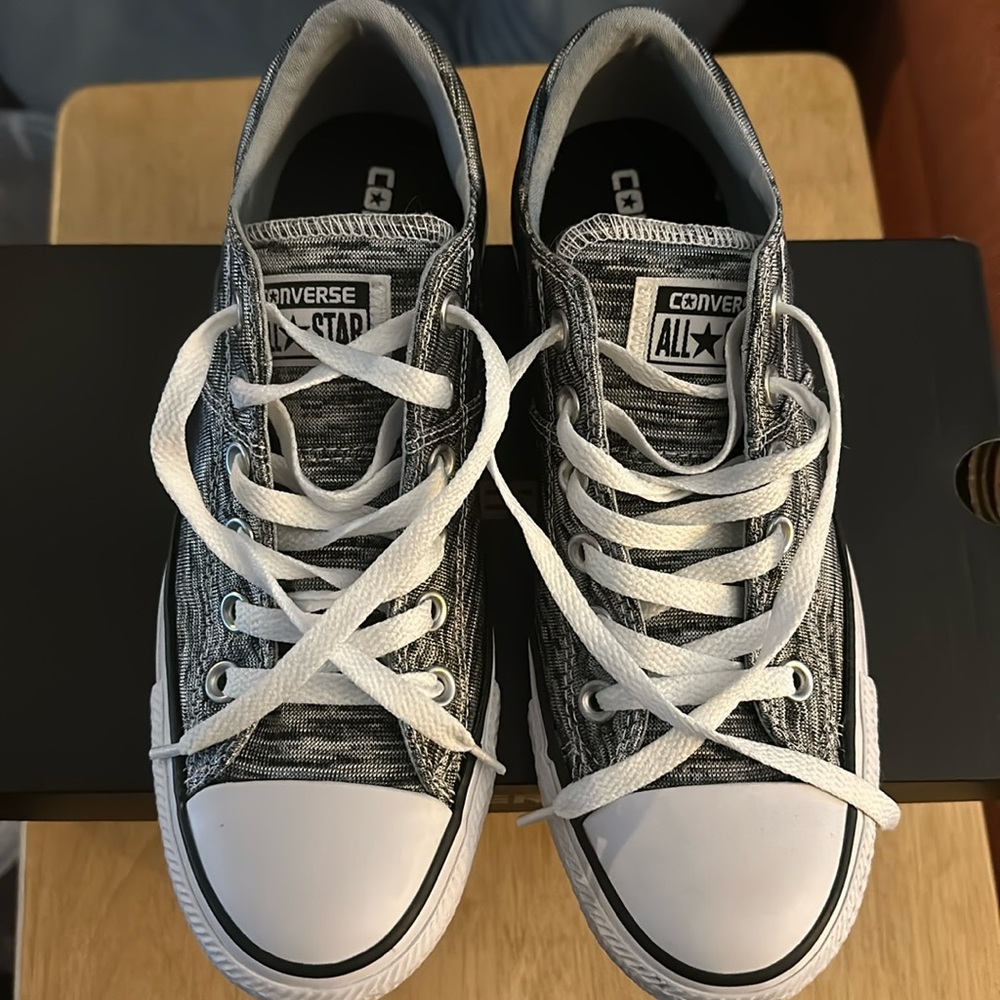 Converse Madison Ox size 8 women’s